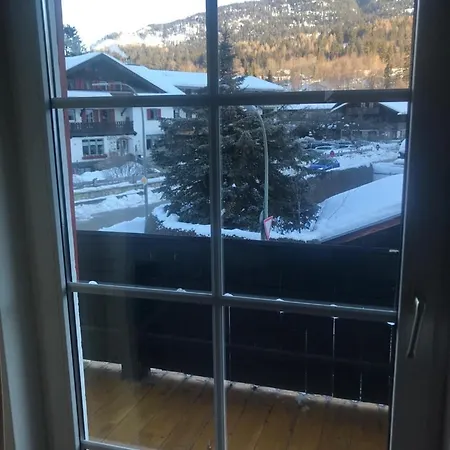 بيت شباب بيت شباب دير أثليتين