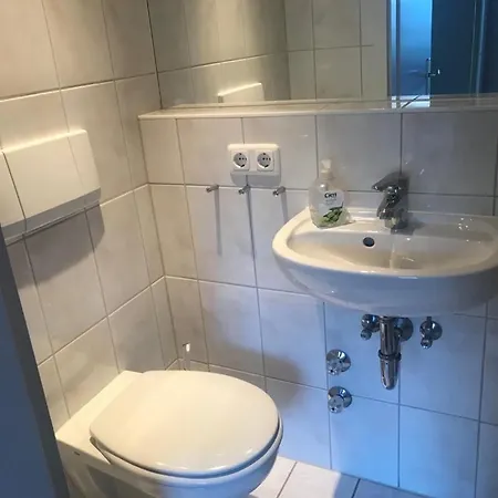 بيت شباب دير أثليتين