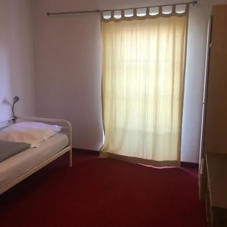 بيت شباب دير أثليتين