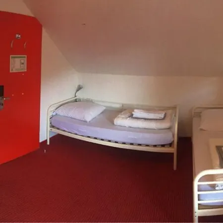 بيت شباب دير أثليتين *