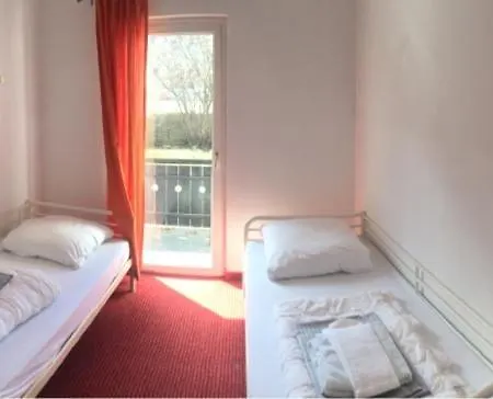 بيت شباب دير أثليتين